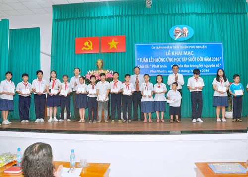 UBND QUẬN PHÚ NHUẬN Tổ chức Lễ khai mạc “Tuần lễ hưởng ứng học tập suốt đời” năm 2016 _ Chủ đề: “ Phát triển văn hóa đọc trong kỷ nguyên số”